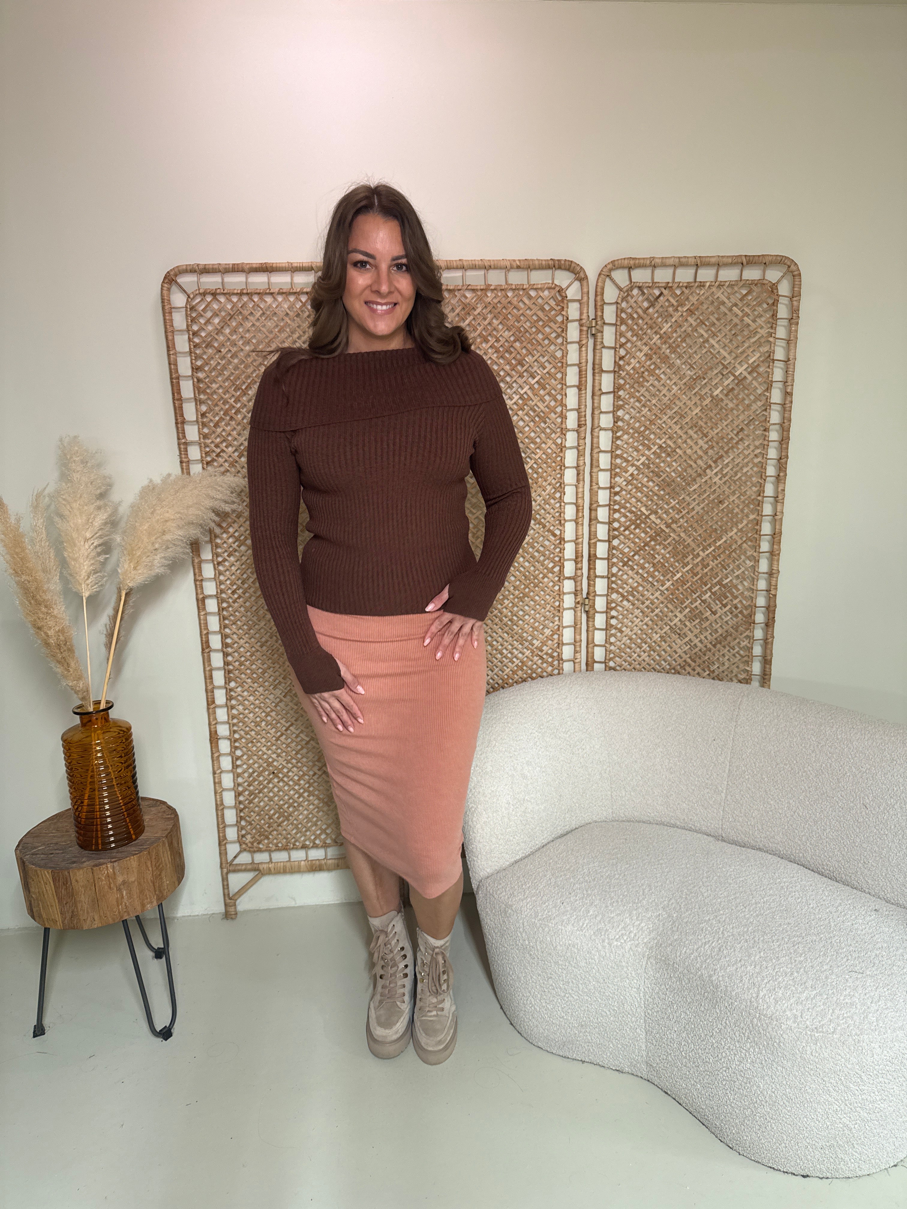 Trui Off-Shoulder Bruin