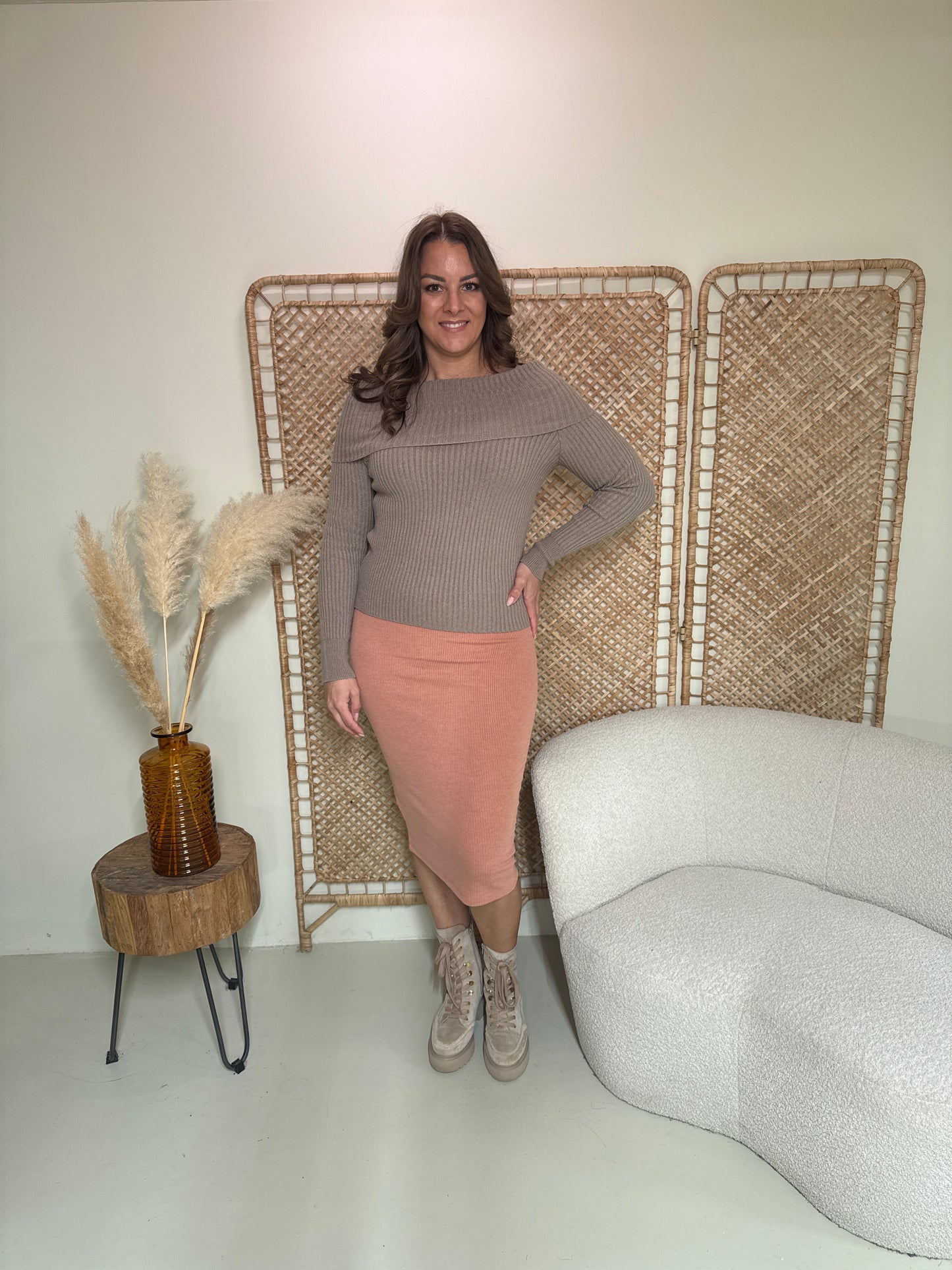 Trui Off-Shoulder Taupe