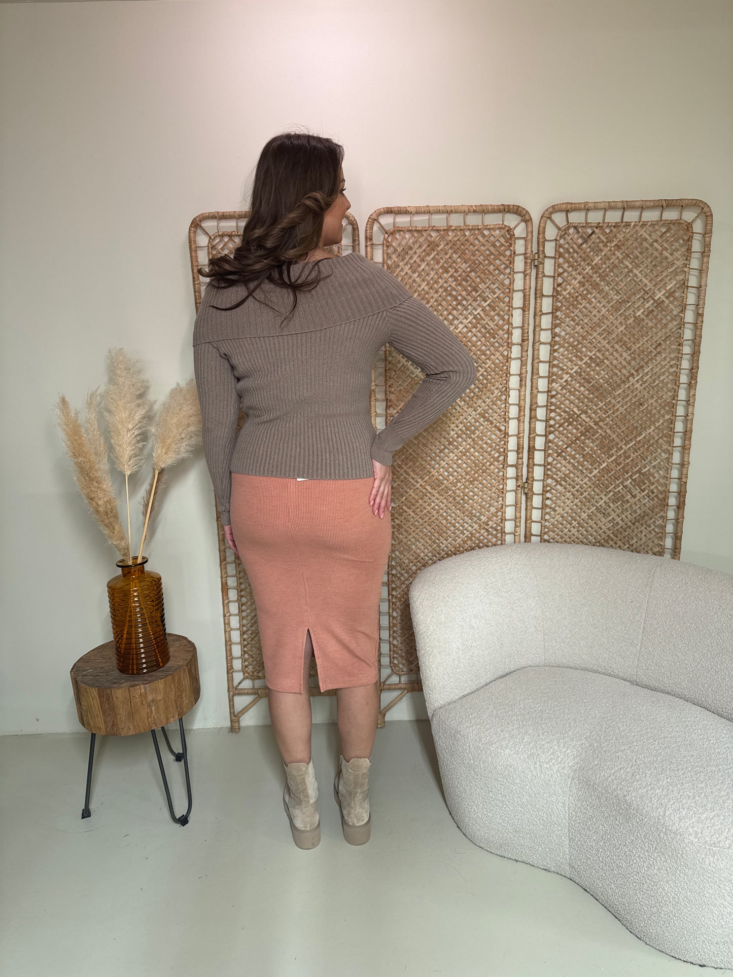Trui Off-Shoulder Taupe